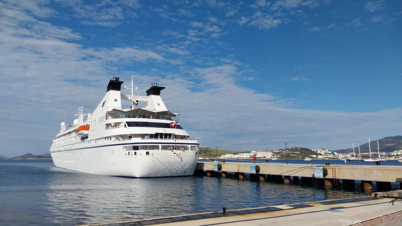 Speed 2: Cruise Control (Hız Tuzağı 2) Filminde Yer Alan Efsane Gemi Star Legend, Bodrum’a Yanaştı 2